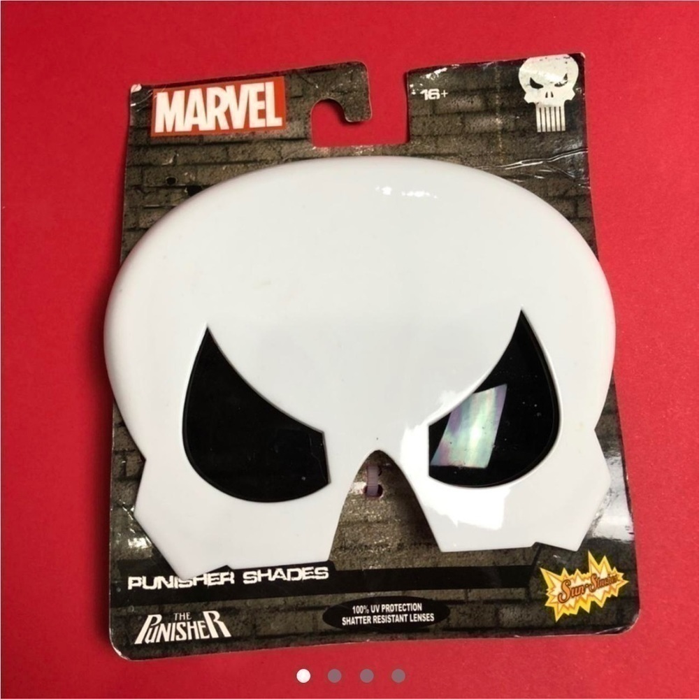 Punisher glasses mask. 🖤🤍
From spirit Halloween